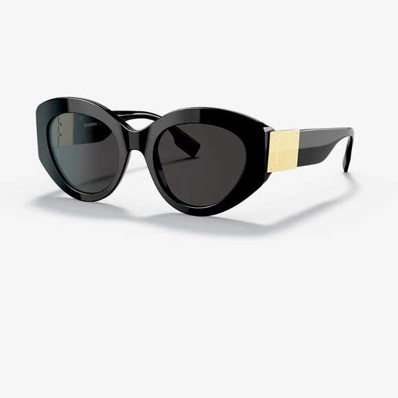 Burberry sunglasses 🕶 - Picture 1 of 7